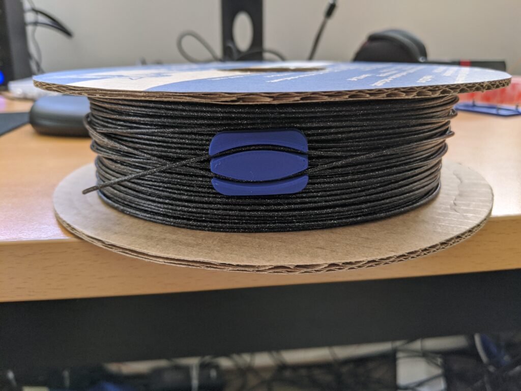 Držač za filamenat, praktičan dodatak – 3D štampano
