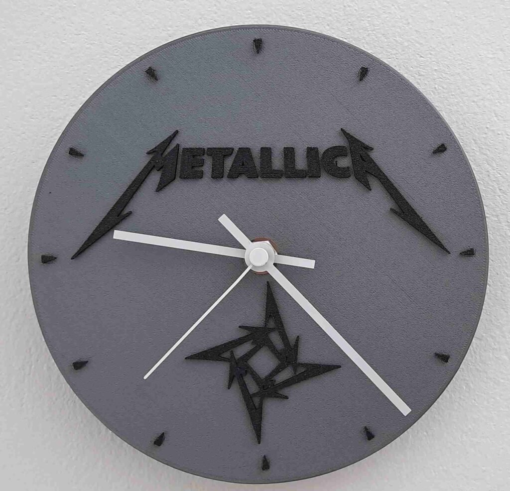 Sat na zid, inspirisan Metallicom – 3D štampano