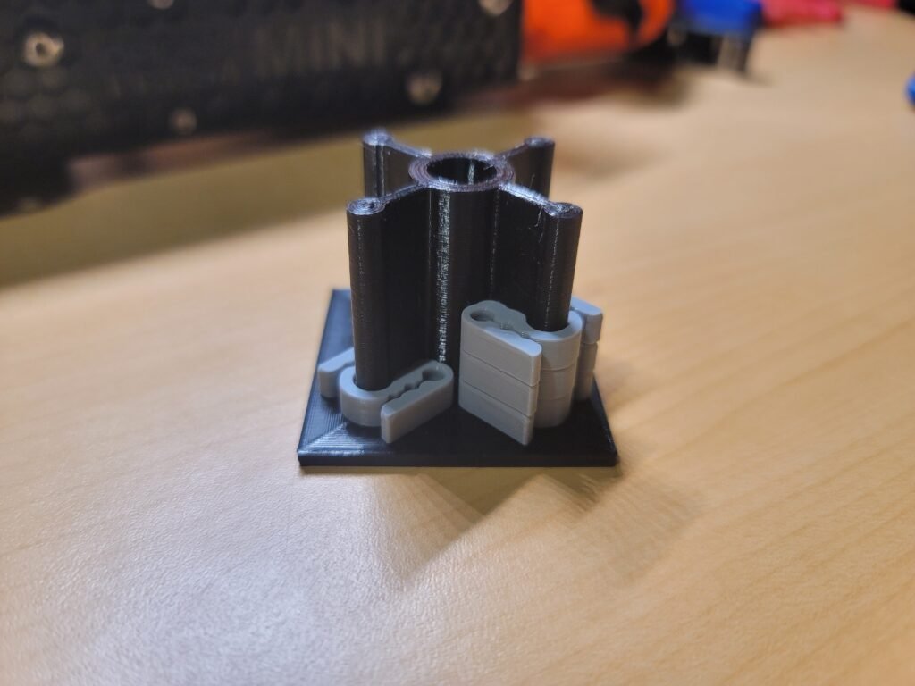 Držač za filament, praktična pomoć – 3D štampano