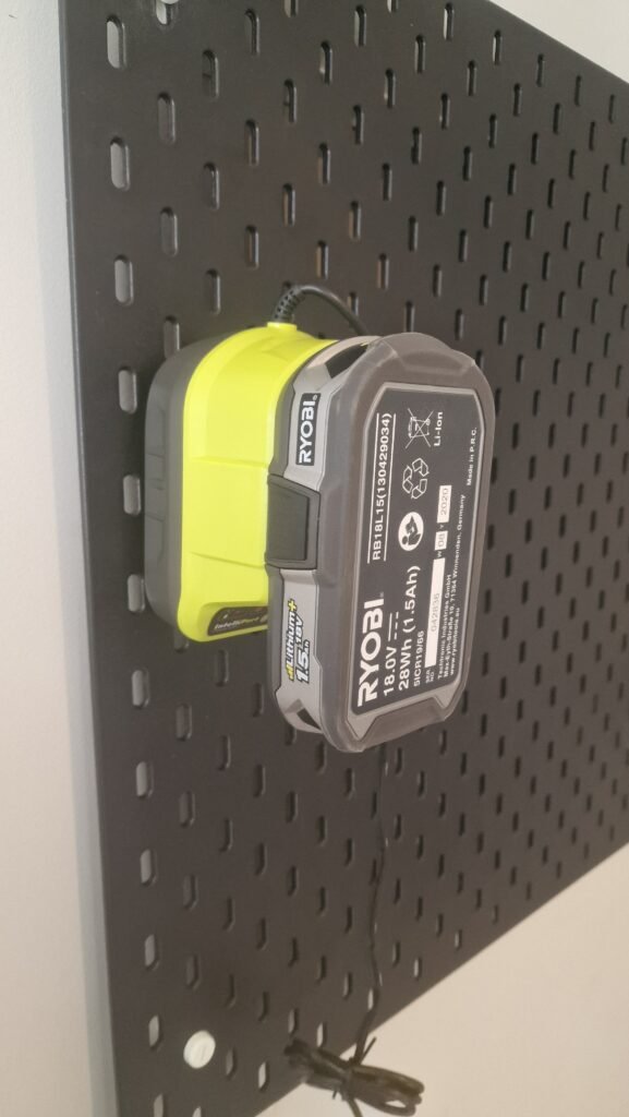Držač za baterije, punjač Ryobi – 3D štampano