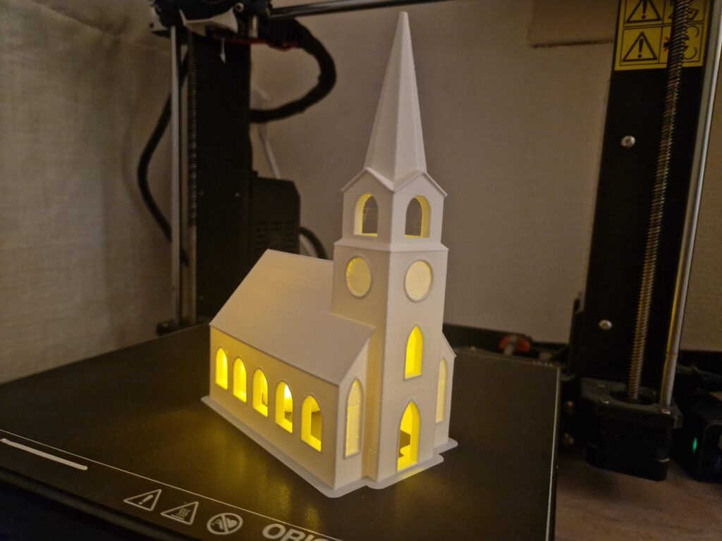 Crkveni svjetlucavi objekat za selo – 3D štampano