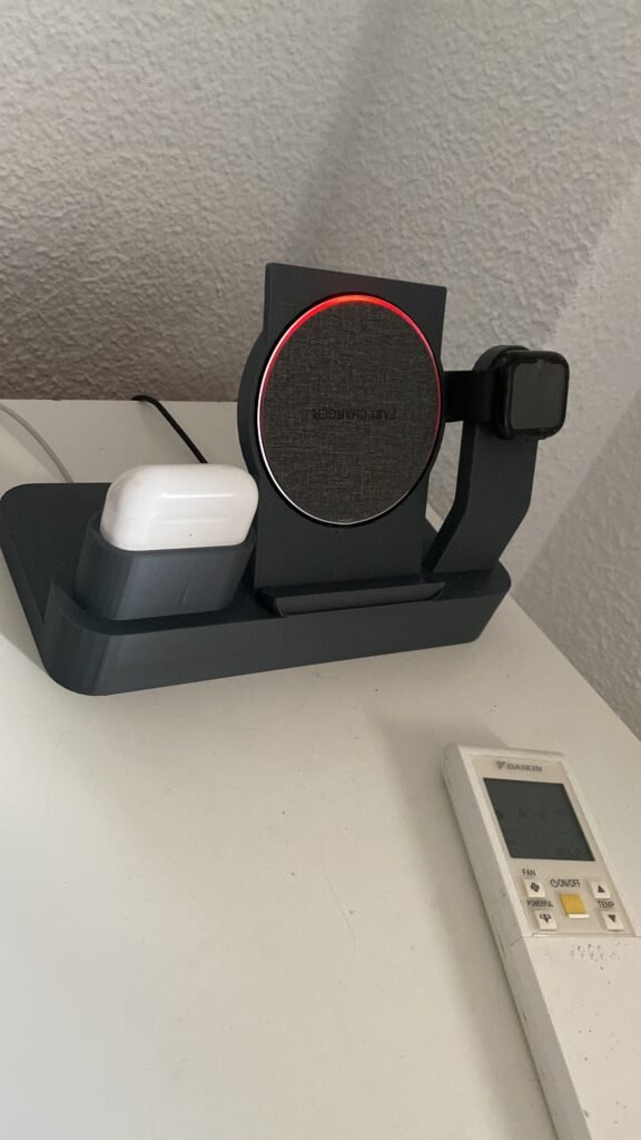 Držač za telefon i dodatke – 3D štampano
