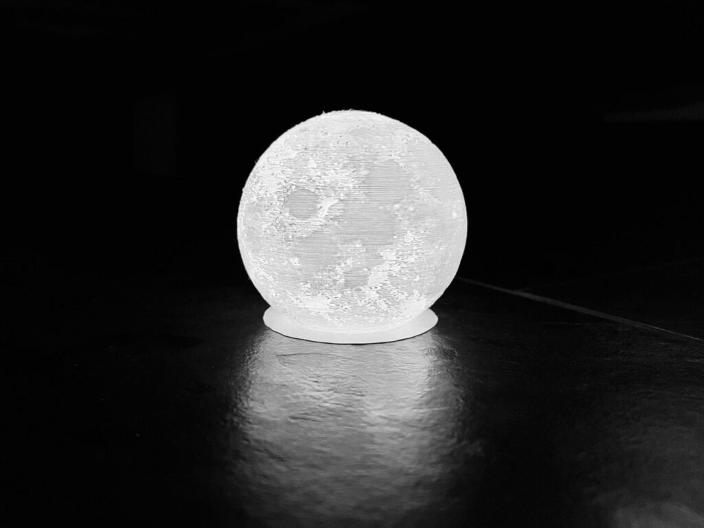 Mjesecasta lampa sa LED tealight-om – 3D štampano