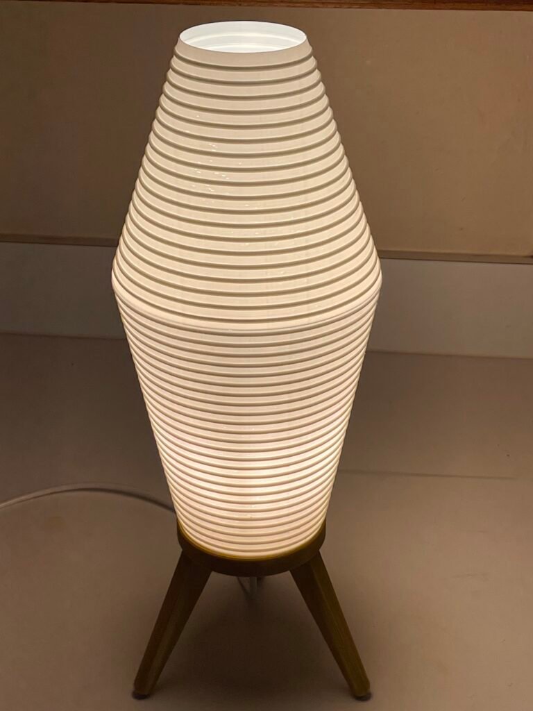 Lampe sa sjajnim dizajnom u stilu – 3D štampano