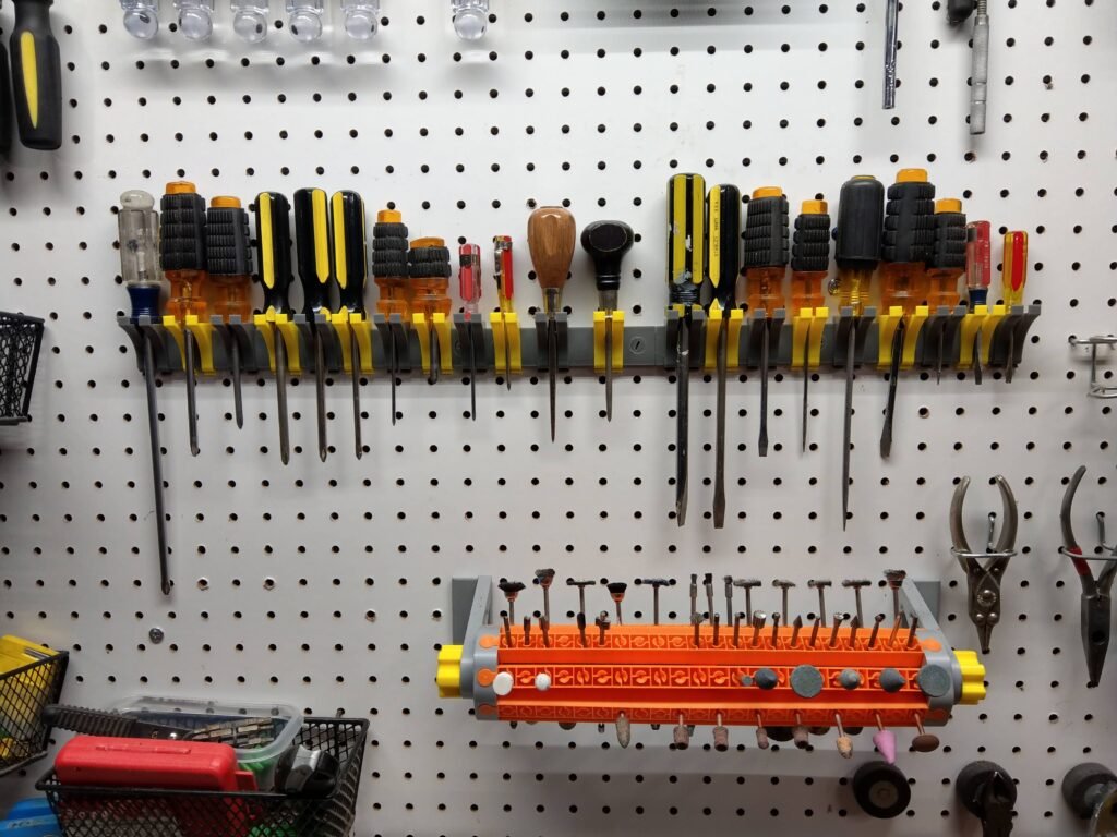 Držač vijenaca za pegboard, modularni – 3D štampano