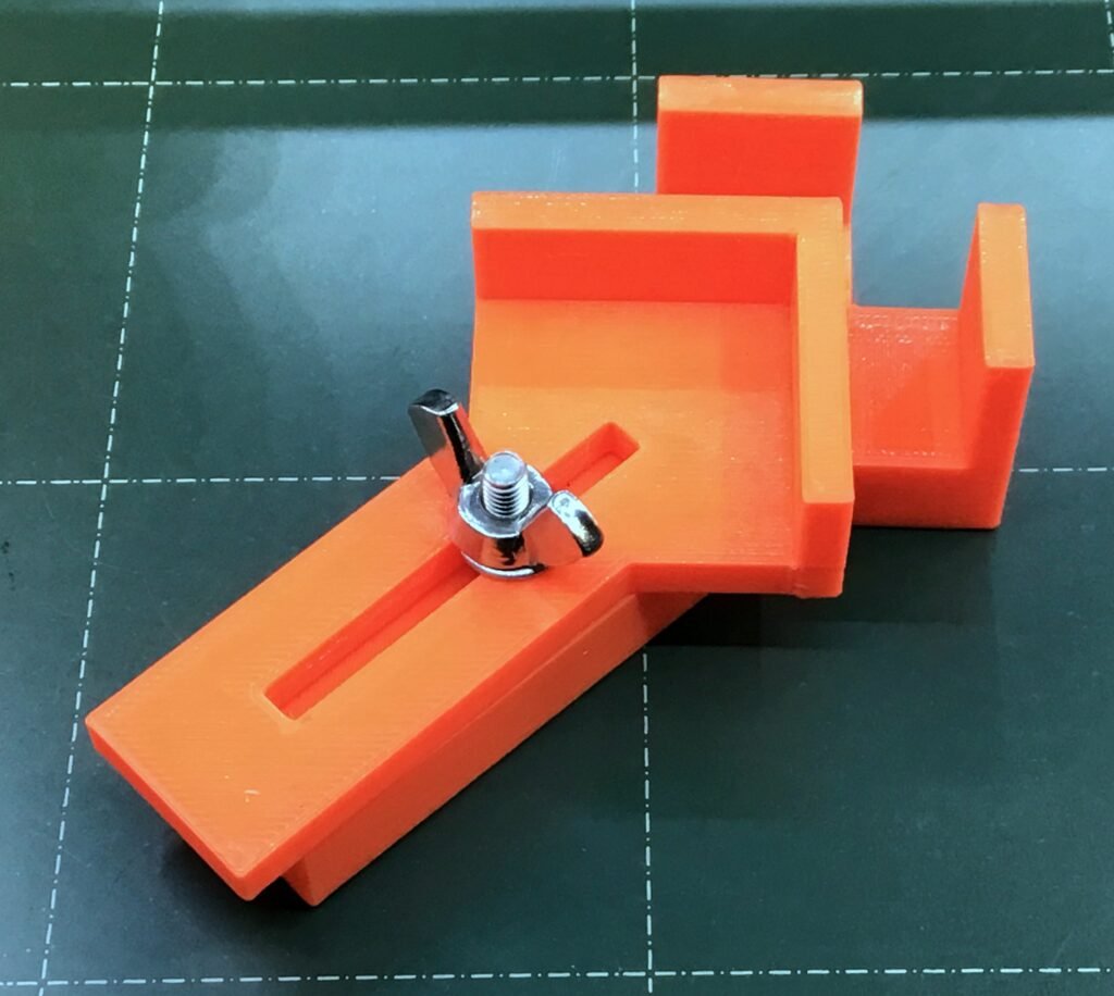 Uglovni držač za precizno spajanje – 3D štampano
