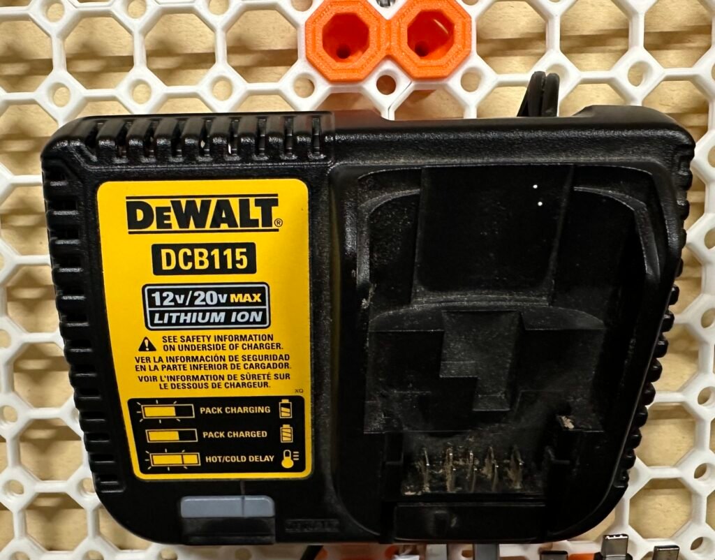 Držač za punjač Dewalt Multiboard – 3D štampano