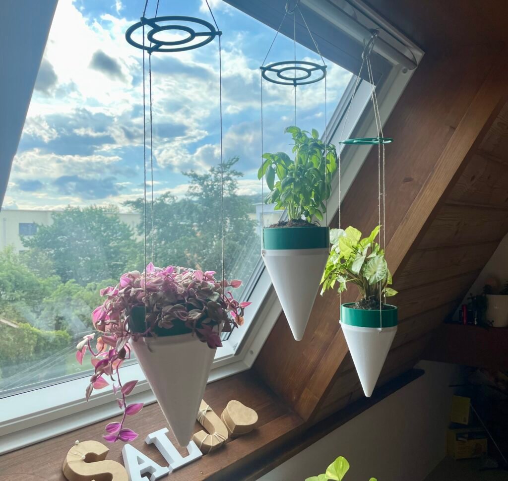 Saksija za biljke sa automatskom zalivanjem – 3D štampano