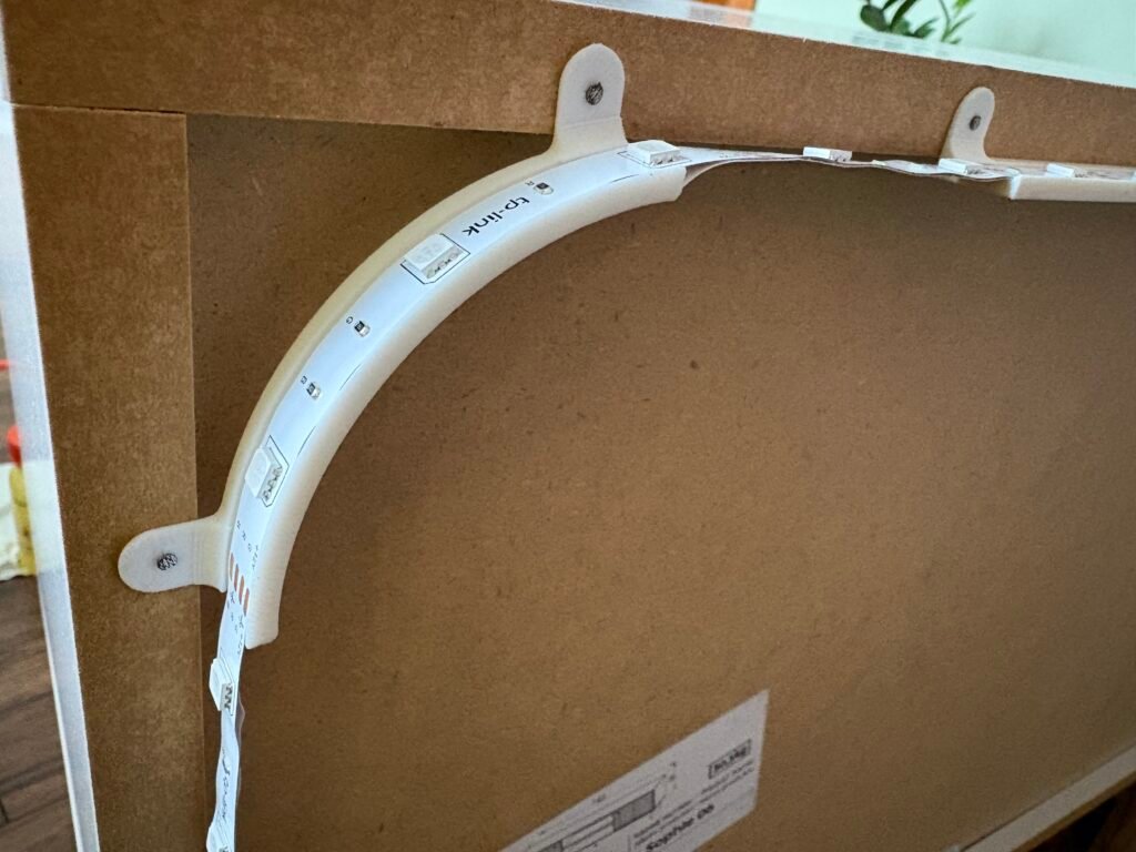 Montaža za LED traku na namještaj – 3D štampano