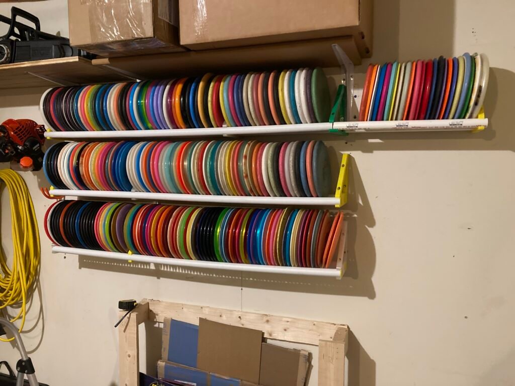Polica za disk golf opremu – 3D štampano