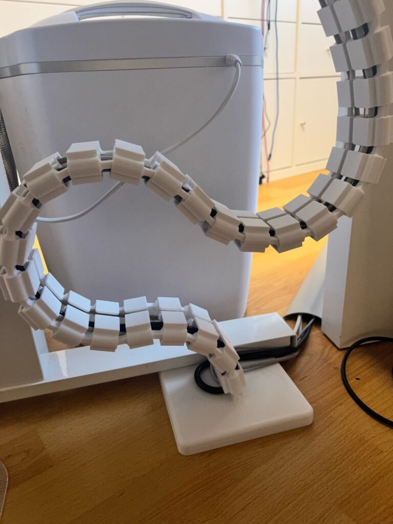 Organizator kablova za radni sto – 3D štampano