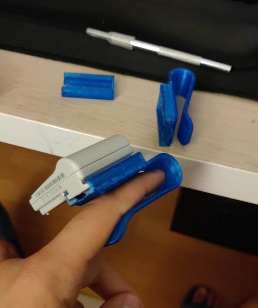 Držač za sunčeve naočale u vozilu – 3D štampano