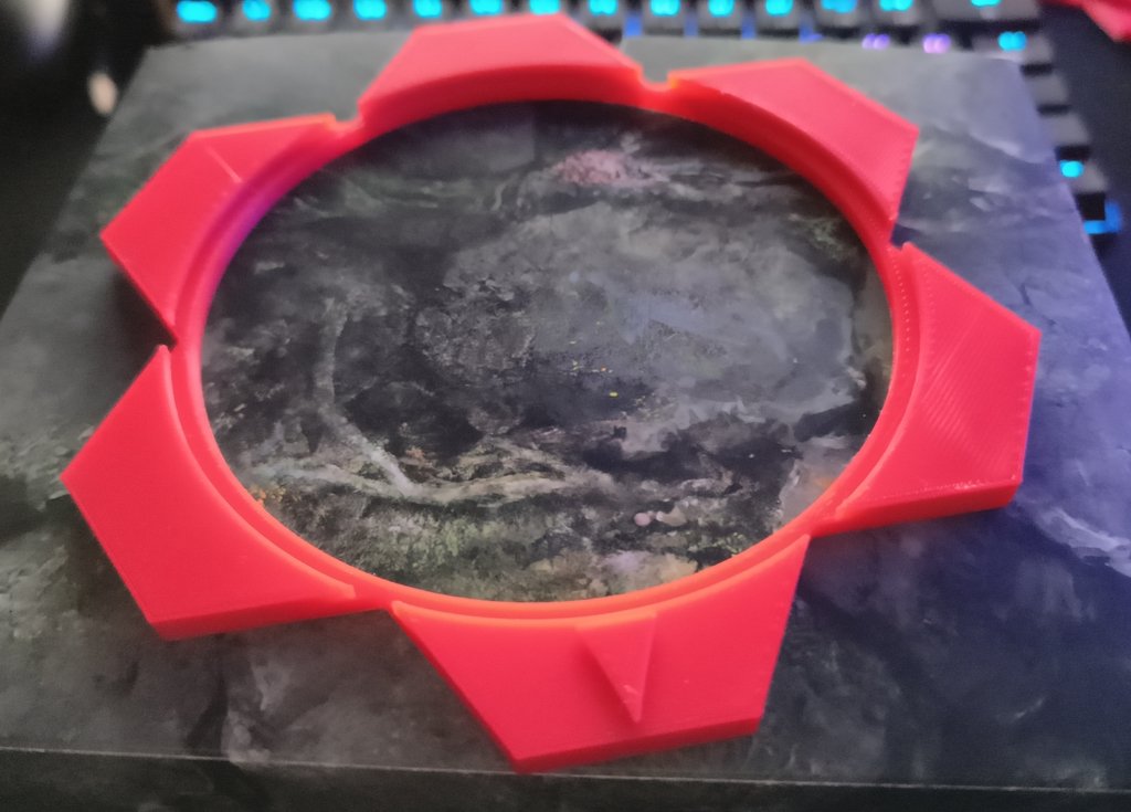 Osamljena baza za figurice čudovišta – 3D štampano