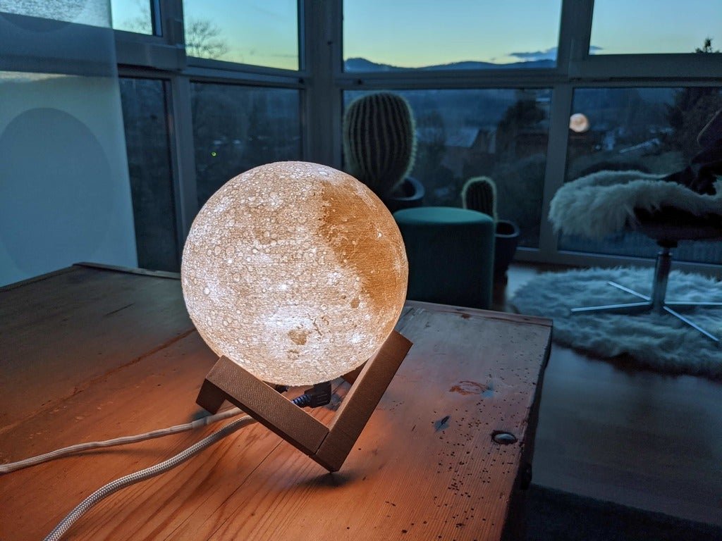 Mjesecasta lampa sa LED trakom – 3D štampano