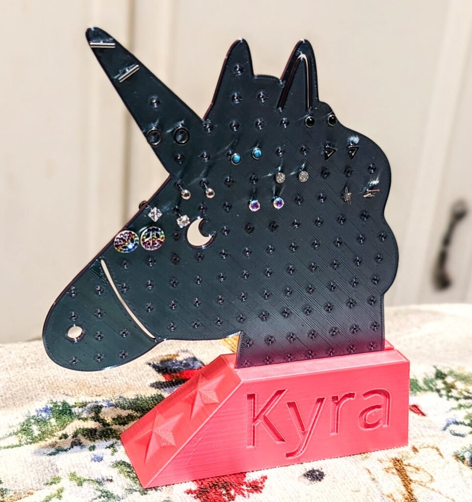 Držač za minđuše – praktična organizacija – 3D štampano