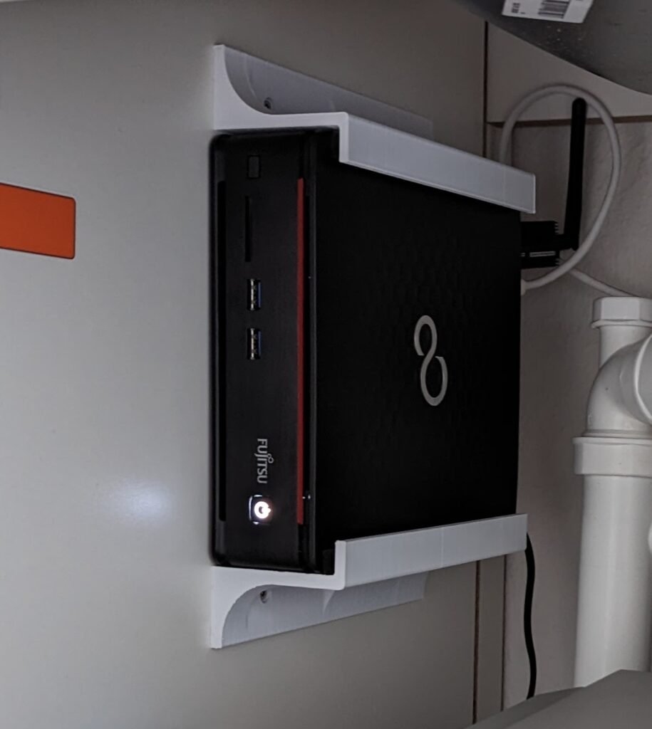 Držač za računar, montaža na zid – 3D štampano