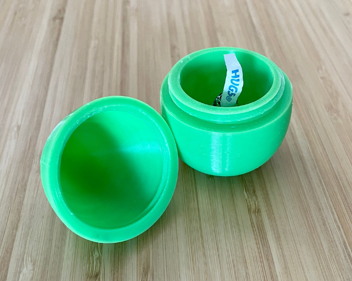 Uljani Jaje s Navojem za Ukras – 3D štampano